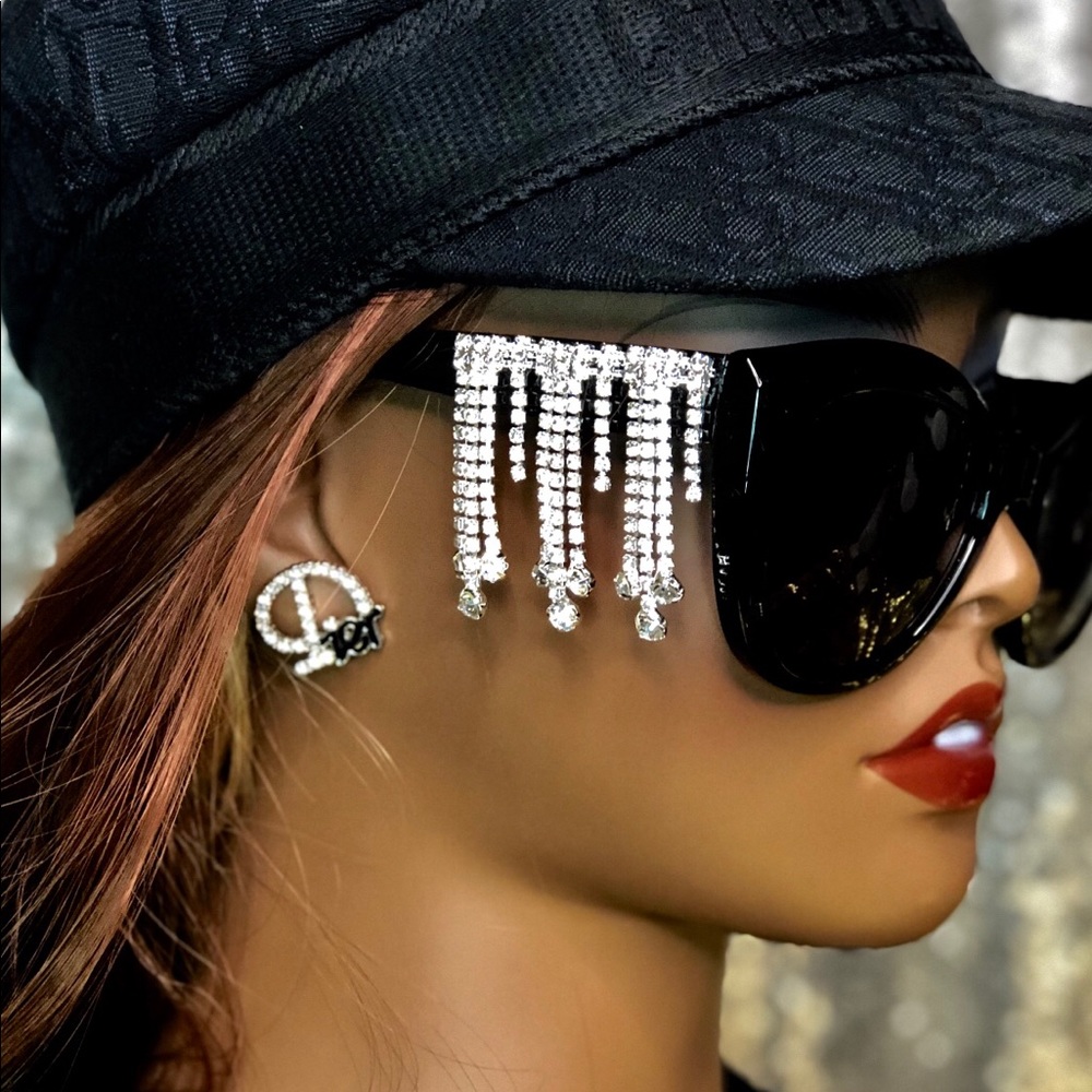 “Vanessa” Black Sunnies